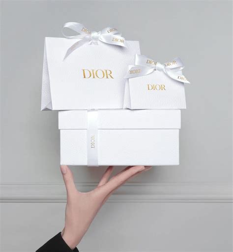 papier cadeau dior|L'art d'offrir Dior : la tradition et le savoir.